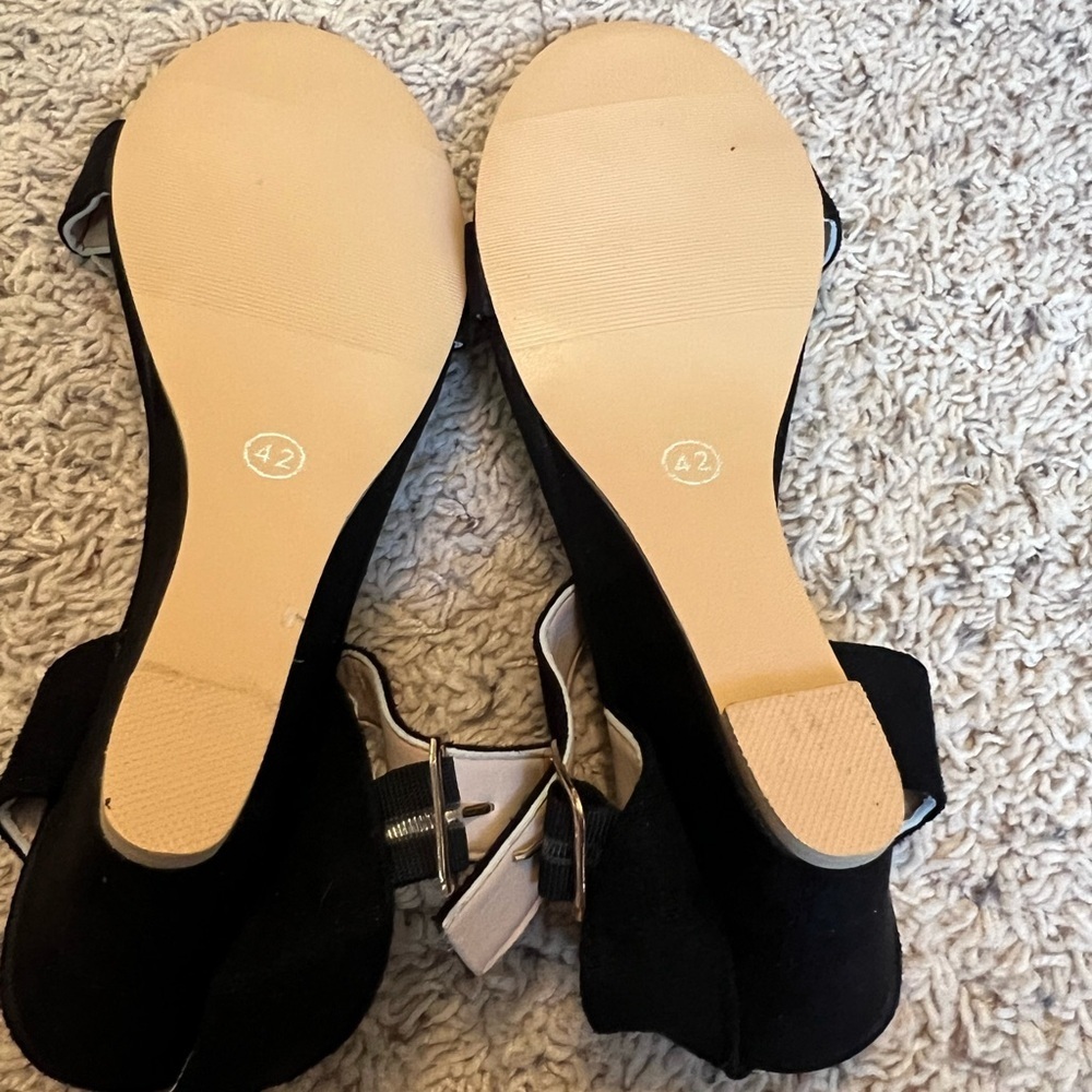 Brand new pair of black strap sandals - Picture 4 of 4